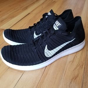 NWOB Nike Free RN Flyknit Sneakers